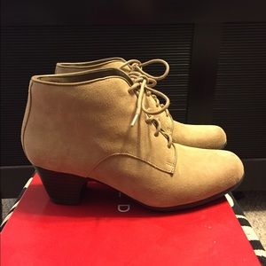 Michele D Boots